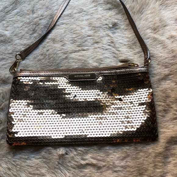 Michael Kors Wristlet - Picture 2 of 8